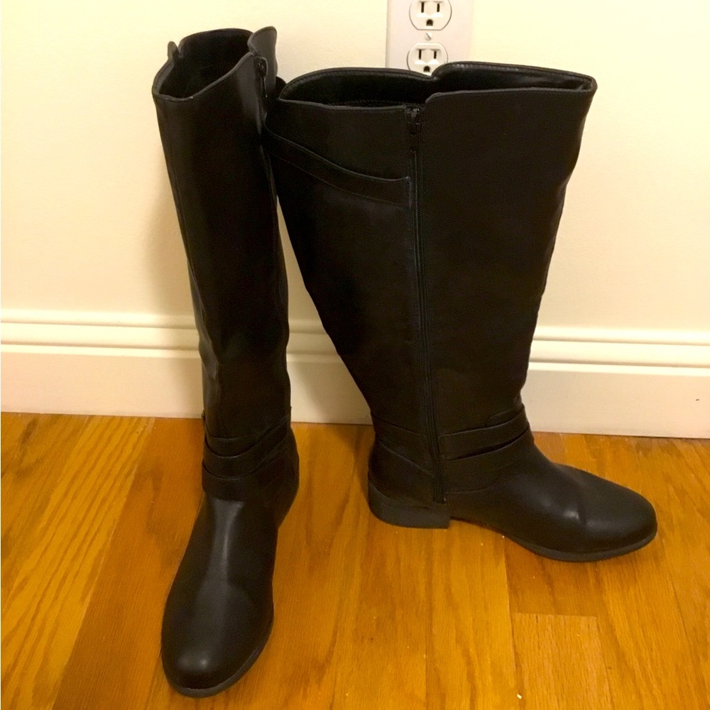 AMERICAN EAGLE calf length black boots with buckles, zip up. Wide leg.